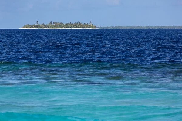 A deserted tropical island in the Indian Ocean in the Northern Huvadhu Atoll, Maldives, Indian Ocean, Asia