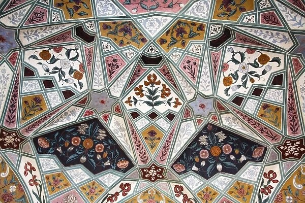 Detailed paintings on the ceiling, Amber Fort, near Jaipur, Rajasthan, India, Asia