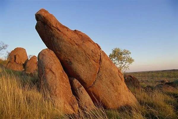 The Devils Pebbles, piles of granite boulders near the Stuart Highway