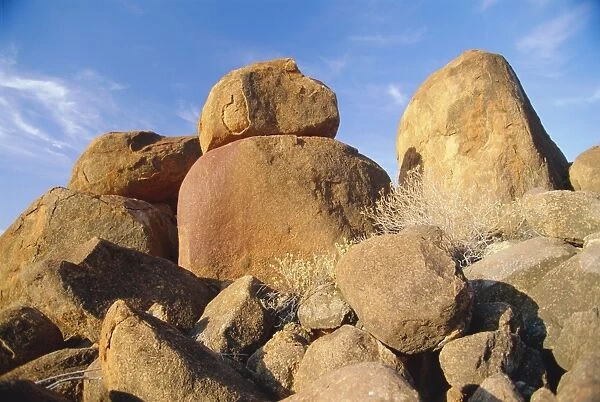 The Devils Pebbles, piles of granite boulders rounded by weathering near the Stuart Highway 11km north of Tennant Creek, Northern