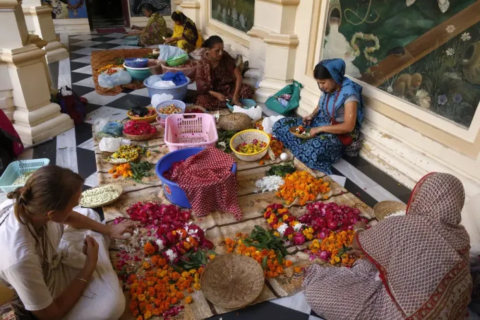 Framed Print : Devotees making garlands at Krishna-Balaram Hindu temple, Vrindavan, Uttar Pradesh, India