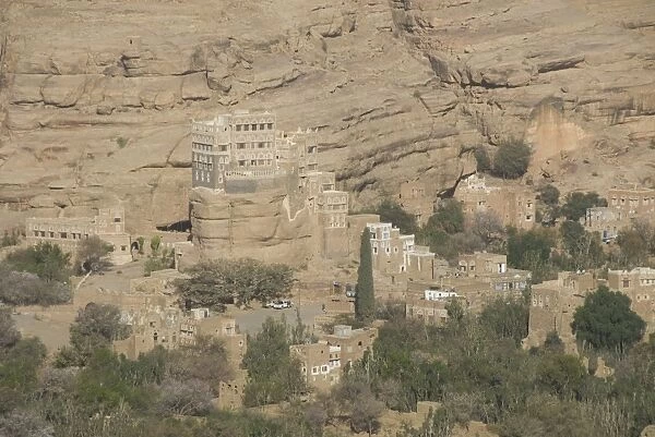 Dhar Alhajr (the Imans Palace), built on a sandstone crag, Wadi Dhahr