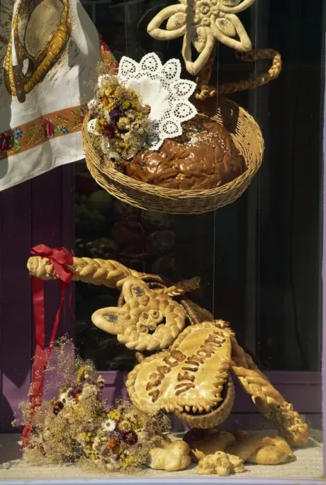 Framed Print : Display of bread in the window of a traditional bakery in Litomerice in North Bohemia