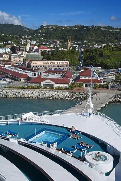 Docked cruise ship, Esplanade area, St