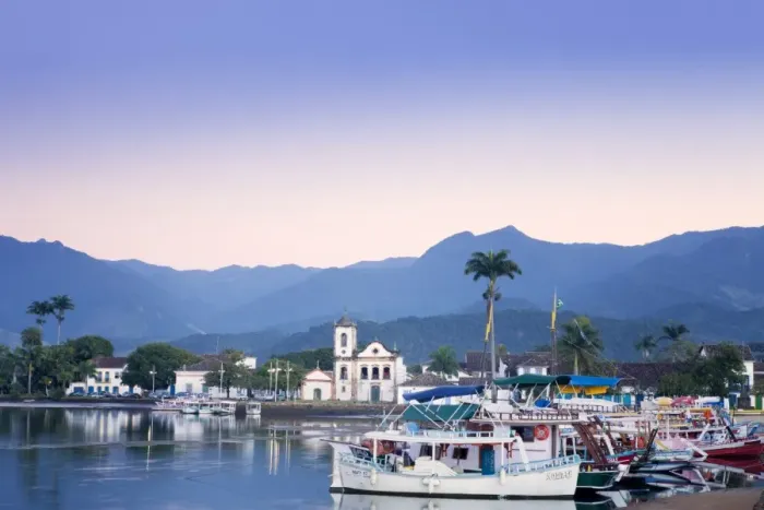 Framed Print : Docks at Paraty with the Serra da Bocaina mountains behind and the church of Nossa Framed Print : Docks at Paraty with the Serra da Bocaina mountains behind and the church of Nossa