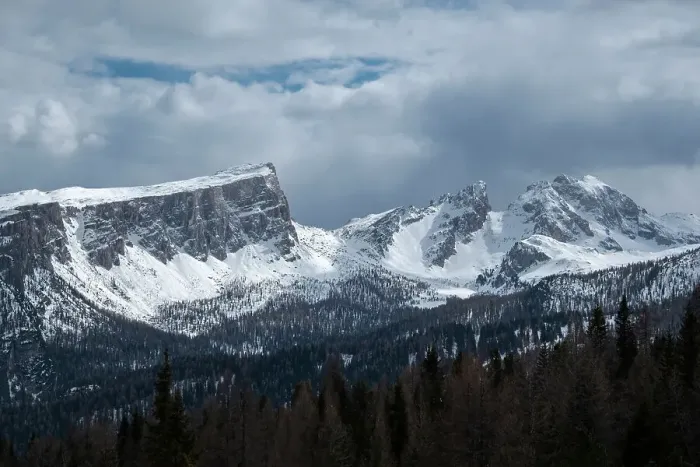 Framed Print : Dolomites of Cortina D'Ampezzo covered by snow on a sunny day with clouds, Belluno, Italy, Europe Framed Print : Dolomites of Cortina D'Ampezzo covered by snow on a sunny day with clouds, Belluno, Italy, Europe