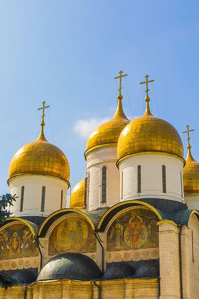 The domes of the The Cathedral of the Annunciation inside the Kremlin, UNESCO World Heritage Site