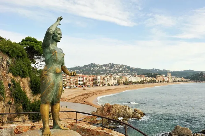 Framed Print : Dona Marinera (Fisherman's Wife), bronze sculpture by Ernest Maragall, 1966, Lloret de Mar, province of Girona, Catalonia, Spain, Europe