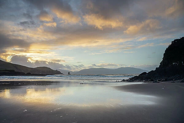 Doonshean Bay at sunrise, Dingle Peninsula, County Kerry, Munster, Republic of Ireland, Europe
