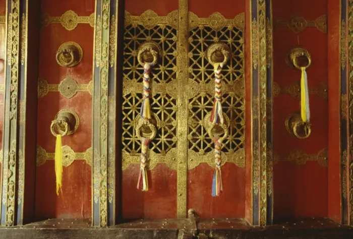 Framed Print : Detail of door in the Potala Palace, UNESCO World Heritage Site, Lhasa Framed Print : Detail of door in the Potala Palace, UNESCO World Heritage Site, Lhasa