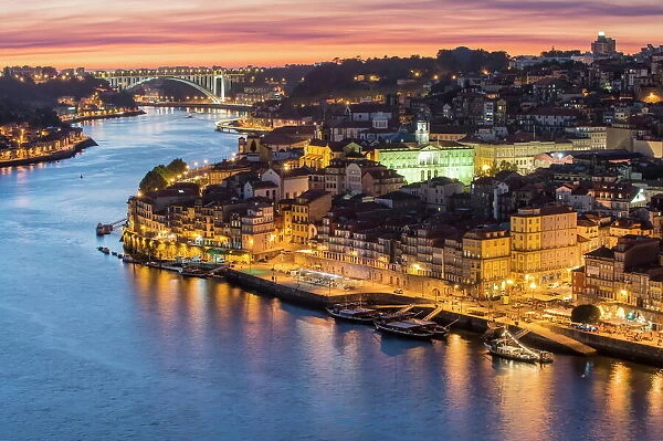 Douro River and Ribeira at sunset, UNESCO World Heritage Site, Oporto, Portugal, Europe