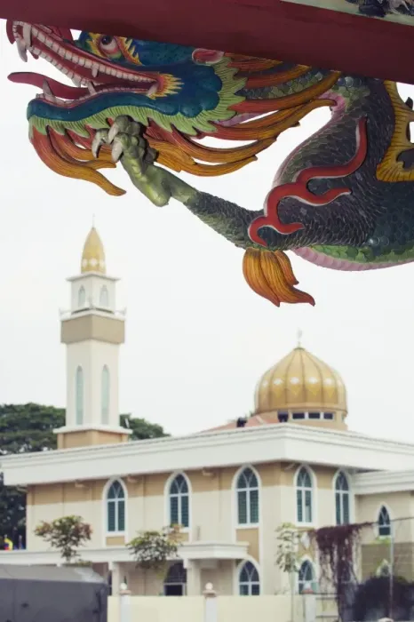 Framed Print : Dragon and mosque at Sam Kow Tong Chinese Temple, Kuala Lumpur, Malaysia Framed Print : Dragon and mosque at Sam Kow Tong Chinese Temple, Kuala Lumpur, Malaysia