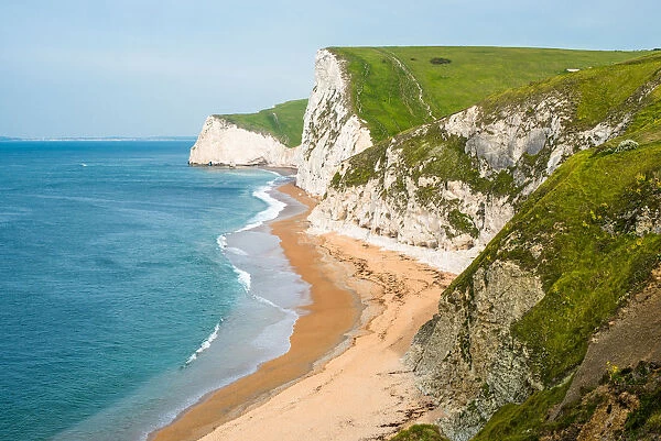 Dramatic coastal scenery, chalk cliffs of Swyre Head and Bats Head, at Durdle Door