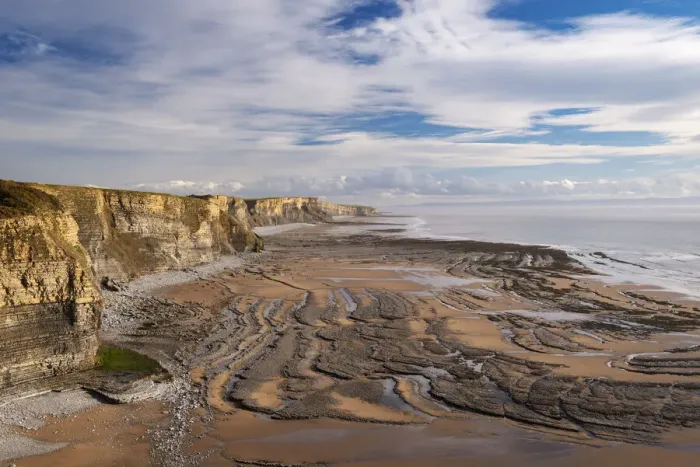 Framed Print : Dramatic coastline of Glamorgan Heritage Coast near Dunraven Bay, South Wales