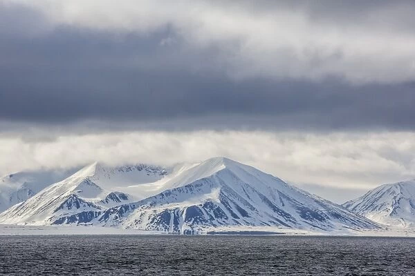 Dramatic skies in Krossfjorden, Spitsbergen, Svalbard, Norway, Scandinavia, Europe