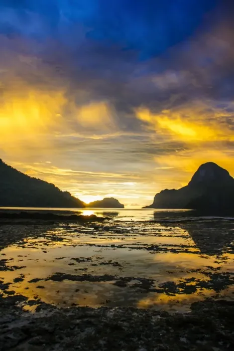 Framed Print : Dramatic sunset light over the bay of El Nido, Bacuit Archipelago, Palawan, Philippines, Southeast Asia, Asia Framed Print : Dramatic sunset light over the bay of El Nido, Bacuit Archipelago, Palawan, Philippines, Southeast Asia, Asia