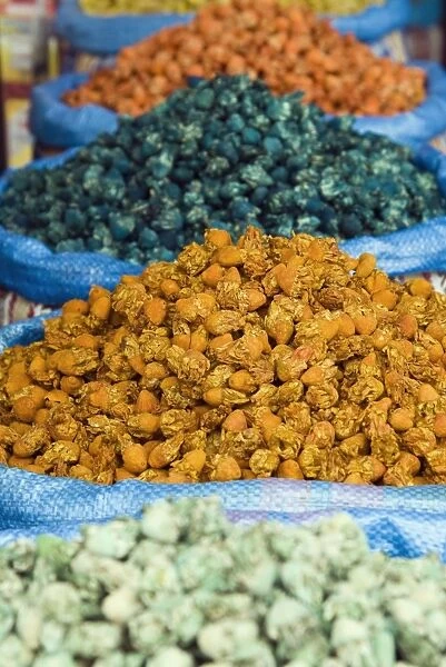 Dried flowers for sale in the souk, Marrakech (Marrakesh), Morocco, North Africa, Africa
