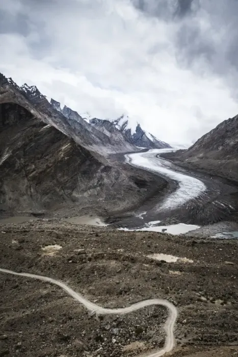 Framed Print : Dropping down from Penzi La, looking at the glacial moraine that feeds into the Stod River Framed Print : Dropping down from Penzi La, looking at the glacial moraine that feeds into the Stod River