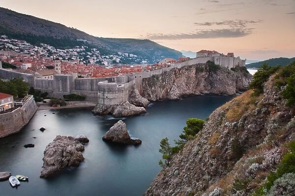 Dubrovnik and the City Walls at sunrise, from Fort Lovrijenac (St. Lawrence Fortress), Dubrovnik, Dalmatian Coast, Adriatic, Croatia, Europe