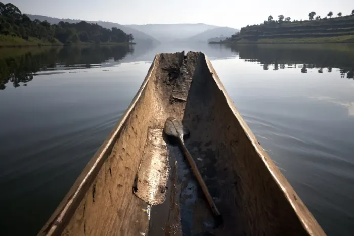 Framed Print : A dugout canoe on Lake Bunyoni, Uganda, East Africa, Africa Framed Print : A dugout canoe on Lake Bunyoni, Uganda, East Africa, Africa