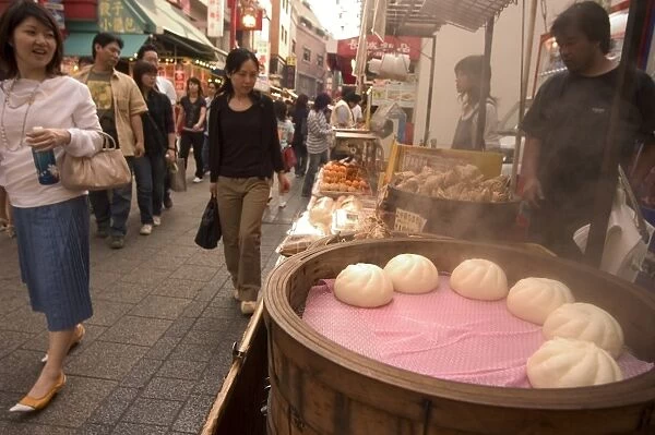 Dumpling street stall, China Town, Kobe city, Kansai, Honshu island, Japan, Asia