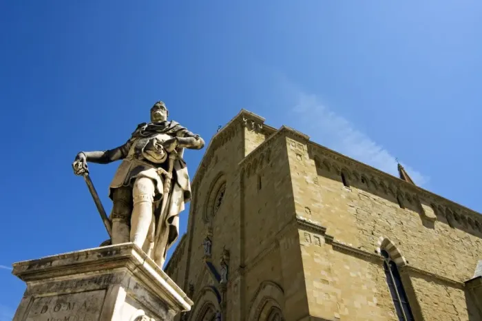 Framed Print : The Duomo and Ferdinando I de Medici statue, Arezzo, Tuscany, Italy, Europe Framed Print : The Duomo and Ferdinando I de Medici statue, Arezzo, Tuscany, Italy, Europe