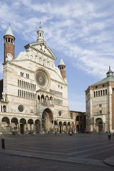 The Duomo Santa Maria Assunta and Battistero, Cremona, Lombardy, Italy, Europe