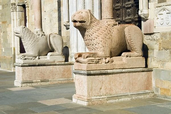 Duomos facade with two lion statues, Parma, Emilia Romagna, Italy, Europe