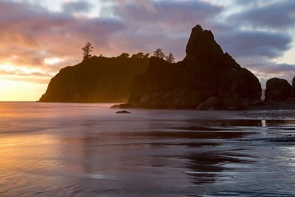 Dusk at Ruby Beach in the Olympic National Park, UNESCO World Heritage Site, on the