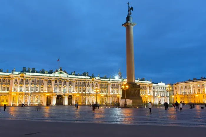 Framed Print : Dvortsovaya Square (Palace Square) with Alexander Column and the Winter Palace of Framed Print : Dvortsovaya Square (Palace Square) with Alexander Column and the Winter Palace of