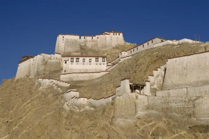 Framed Print : The Dzong or fort at Gyantse in Tibet, China, Asia Framed Print : The Dzong or fort at Gyantse in Tibet, China, Asia