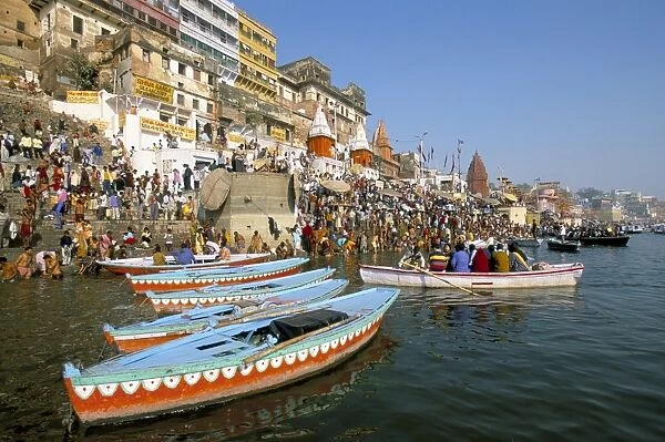 Early morning bathing in the holy river Ganges along Dasaswamedh Ghat