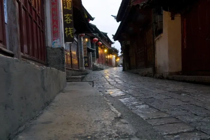Framed Print : Early morning cobbled street, Lijiang old town, UNESCO World Heritage Site