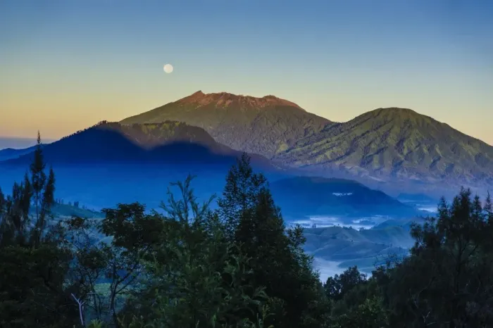 Framed Print : Early morning light at the Ijen Volcano, Java, Indonesia, Southeast Asia, Asia Framed Print : Early morning light at the Ijen Volcano, Java, Indonesia, Southeast Asia, Asia
