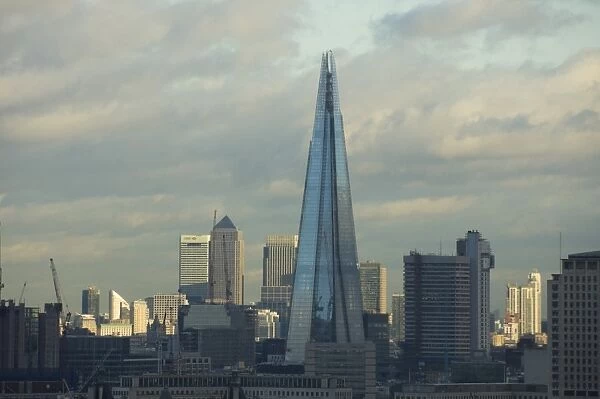 Early morning, Shard Tower, designed by Enzo Piano, Canary Wharf in the background, London, England, United Kingdom, Europe