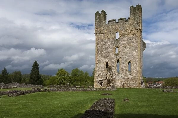 East Tower of the 12th century Medieval castle, Helmsley, North Yorkshire National Park, Yorkshire, England, United Kingdom, Europe