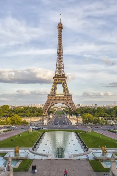 Framed Print : The Eiffel Tower, Champ de Mars, Paris, France, Europe
