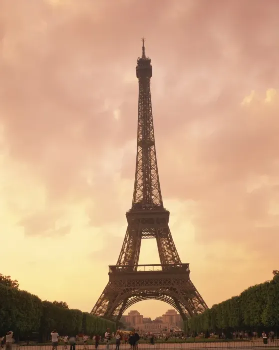 Framed Print : The Eiffel Tower at dusk, Paris, France, Europe Framed Print : The Eiffel Tower at dusk, Paris, France, Europe