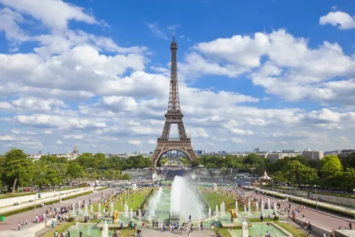 Framed Print : Eiffel Tower and the Trocadero Fountains, Paris, France, Europe Framed Print : Eiffel Tower and the Trocadero Fountains, Paris, France, Europe