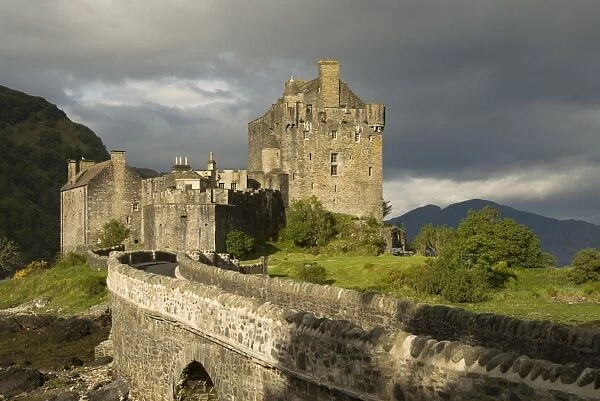 Eilean Donnan Castle, near Dornie, Highlands, Scotland, United Kingdom, Europe