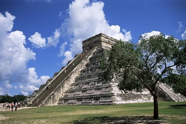 El Castillo pyramid at Chichen Itza, UNESCO World Heritage Site, Yucatan