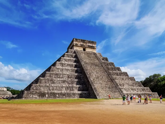 Framed Print : El Castillo or Temple of Kukulcan, Chichen Itza, Yucatan State, Mexico Framed Print : El Castillo or Temple of Kukulcan, Chichen Itza, Yucatan State, Mexico