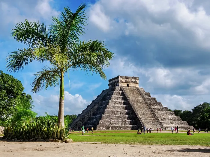 Framed Print : El Castillo or Temple of Kukulcan, Chichen Itza, Yucatan State, Mexico Framed Print : El Castillo or Temple of Kukulcan, Chichen Itza, Yucatan State, Mexico