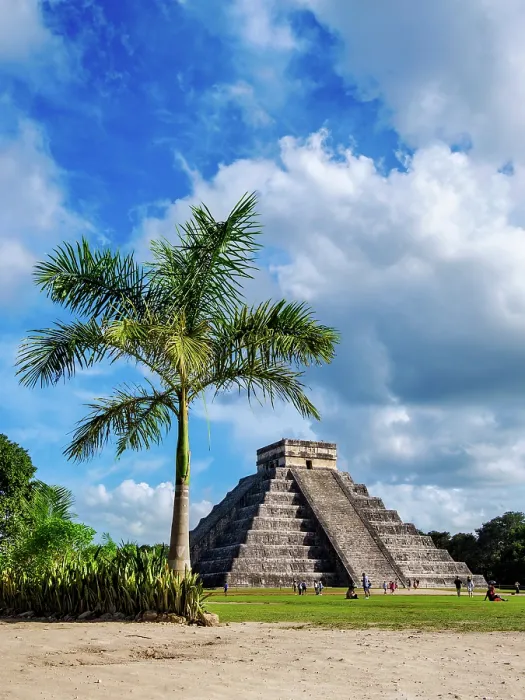 Framed Print : El Castillo or Temple of Kukulcan, Chichen Itza, Yucatan State, Mexico Framed Print : El Castillo or Temple of Kukulcan, Chichen Itza, Yucatan State, Mexico