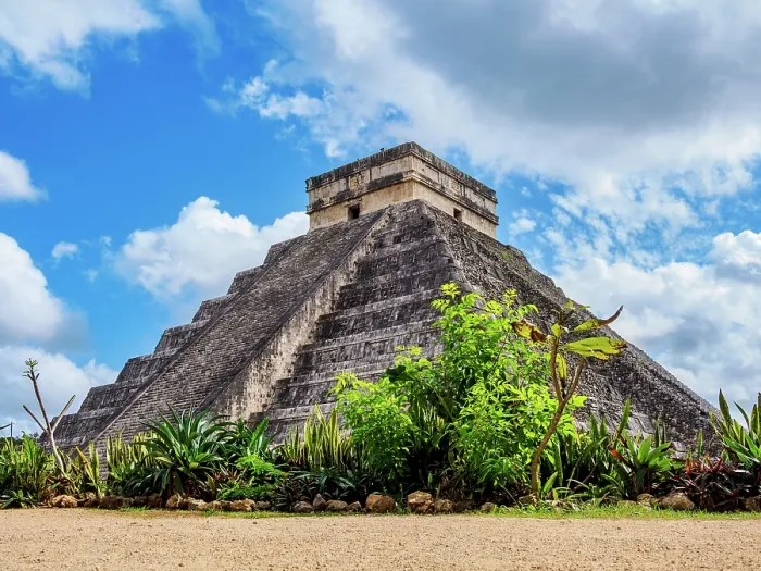 Framed Print : El Castillo or Temple of Kukulcan, low angle view, Chichen Itza, Yucatan State, Mexico