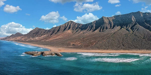 El Islote Islet and Pico de la Zarza Mountains, Cofete Beach, Jandia Peninsula, Fuerteventura, Canary Islands, Spain, Atlantic, Europe