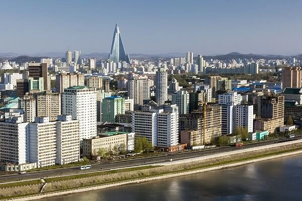Elevated city skyline including the Ryugyong hotel and Taedong River, Pyongyang, Democratic Peoples Republic of Korea (DPRK), North Korea, Asia