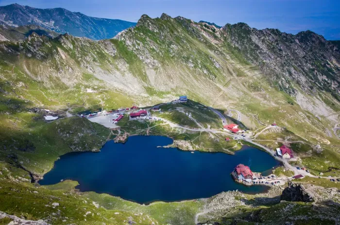 Framed Print : Elevated view over Balea Lake at 2034m altitude in the Fagaras Mountains in central Framed Print : Elevated view over Balea Lake at 2034m altitude in the Fagaras Mountains in central