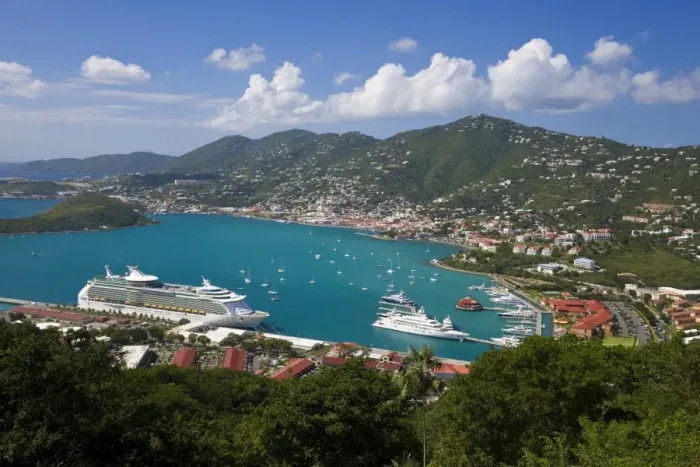 Framed Print : Elevated view over Charlotte Amalie and the cruise ship dock of Havensight, St Framed Print : Elevated view over Charlotte Amalie and the cruise ship dock of Havensight, St