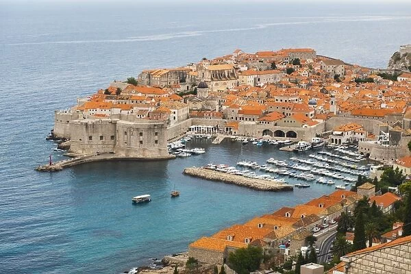 Elevated view of Dubrovnik Old Town, UNESCO World Heritage Site, Dubrovnik, Dalmatian Coast, Adriatic, Croatia, Europe